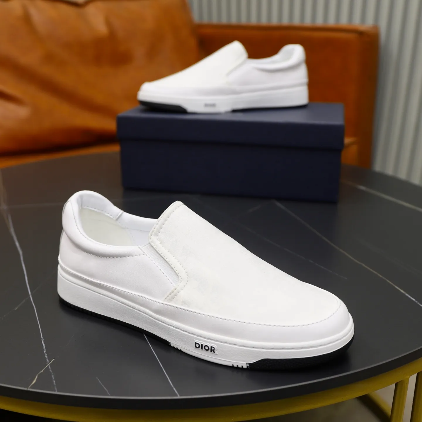 Ex-factory price: 420💰🙅‍♂️🙅‍♂️🙅‍♂️ Brand: Dior DIOR Standard code: 38-44 (45 customized) Grade: Same as the official website Material: Original material splicing Comfortable and breathable lining Lightweight and wear-resistant sports outsole Style category: Men's fashionable casual shoes Running sneakers Distinguished luxury brand elements Top luxury Color: actual picture color